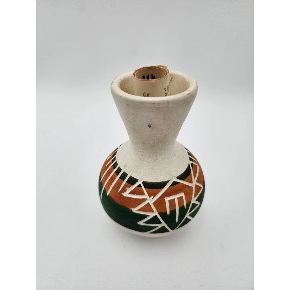Signed Vintage Sioux Native American Pottery‎ Vase  with paper insert